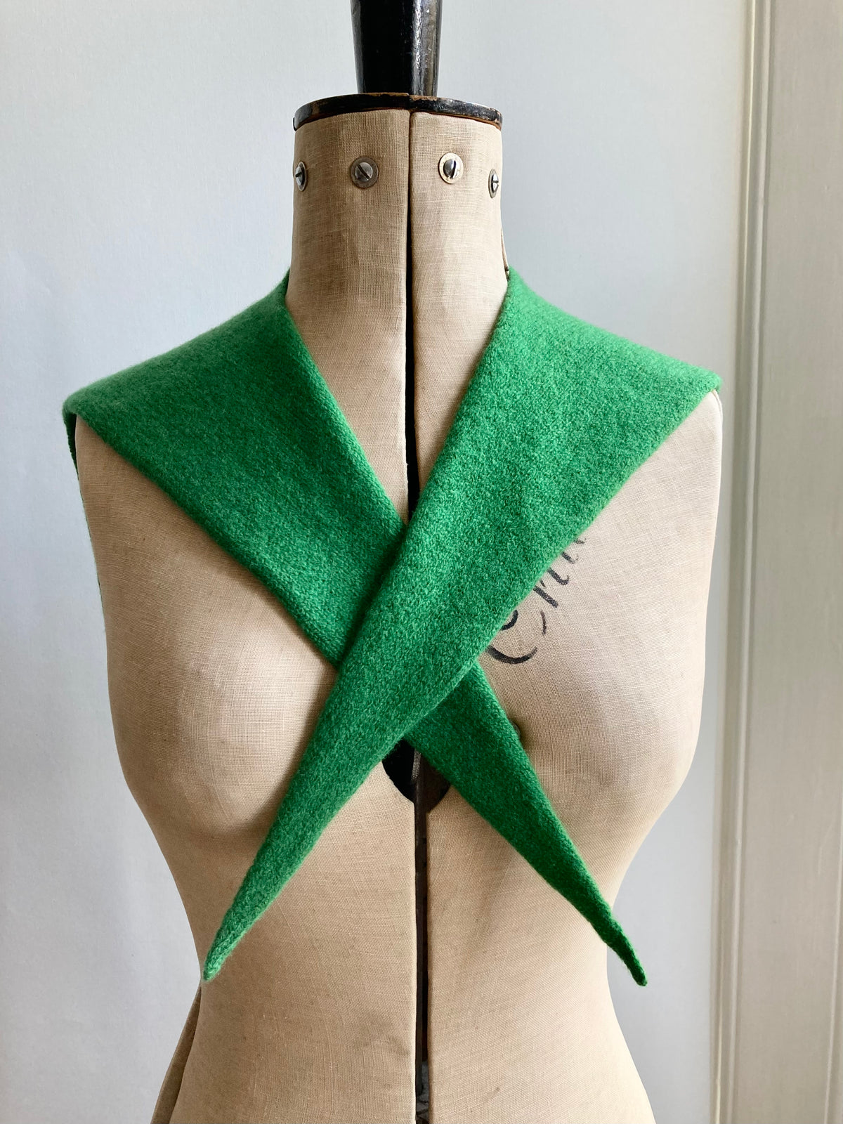 Pea-pod Green: Lambswool Sailor Neckerchief Scarf - Betty