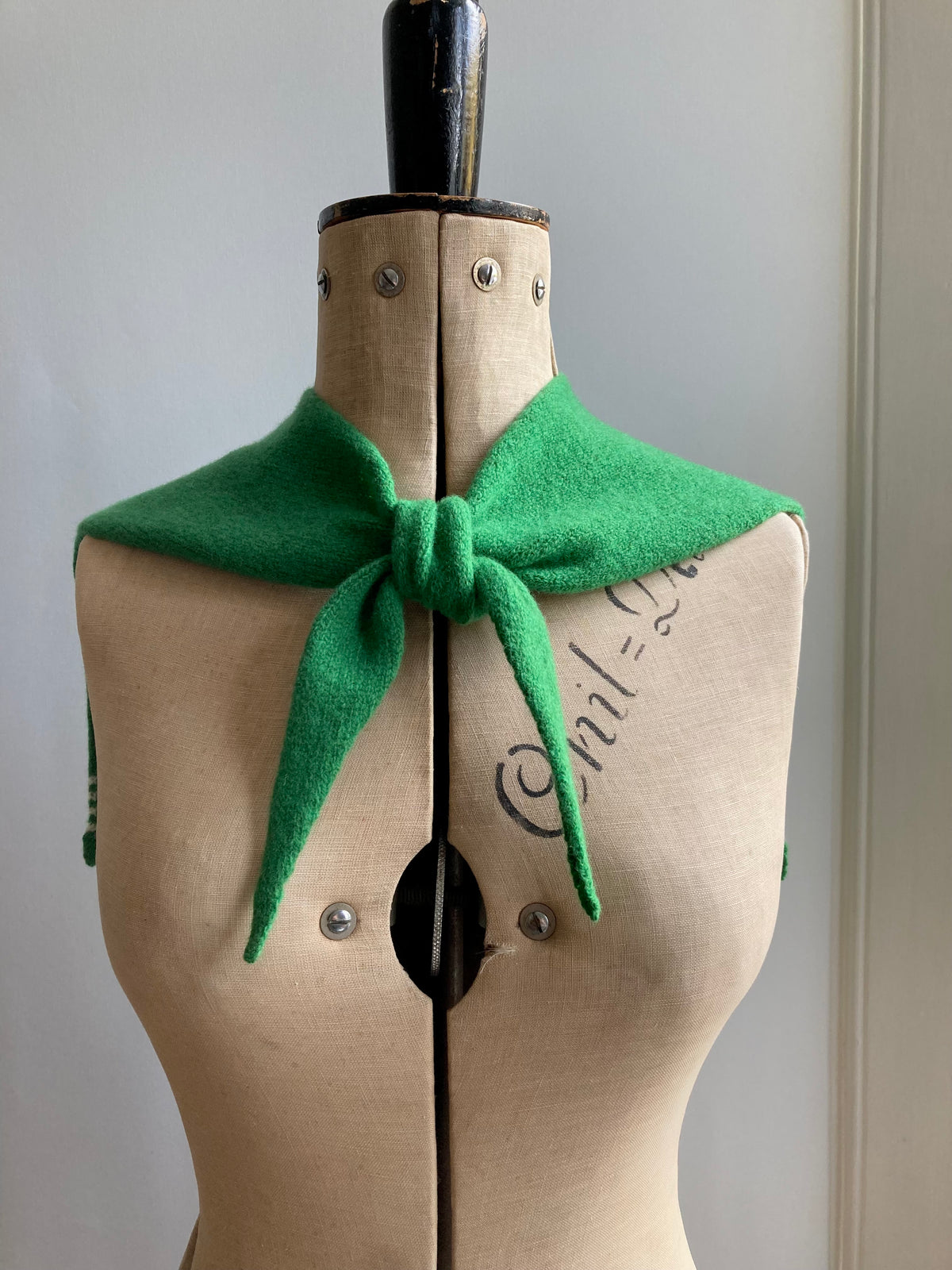 Pea-pod Green: Lambswool Sailor Neckerchief Scarf - Betty