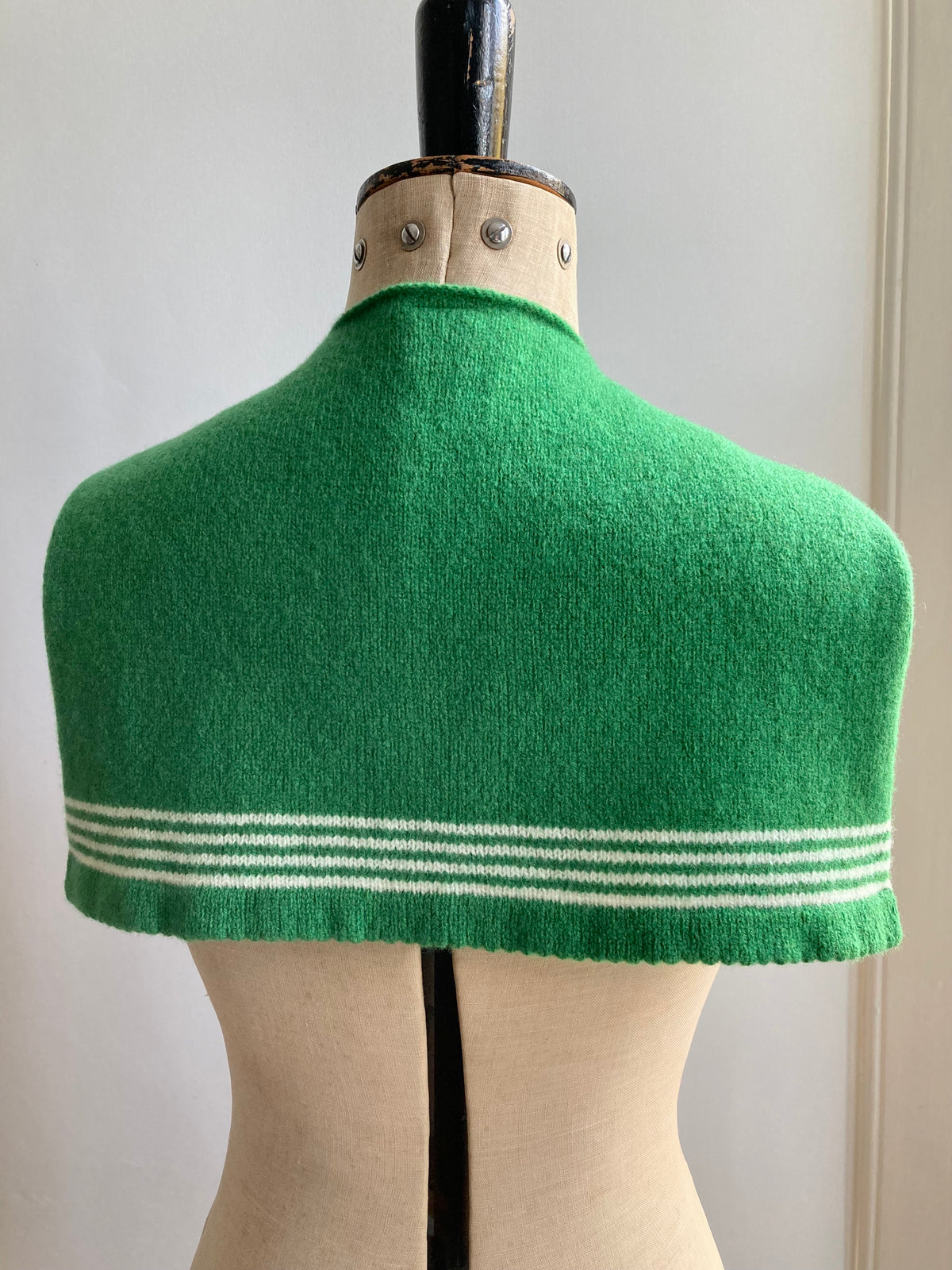 Pea-pod Green: Lambswool Sailor Neckerchief Scarf - Betty